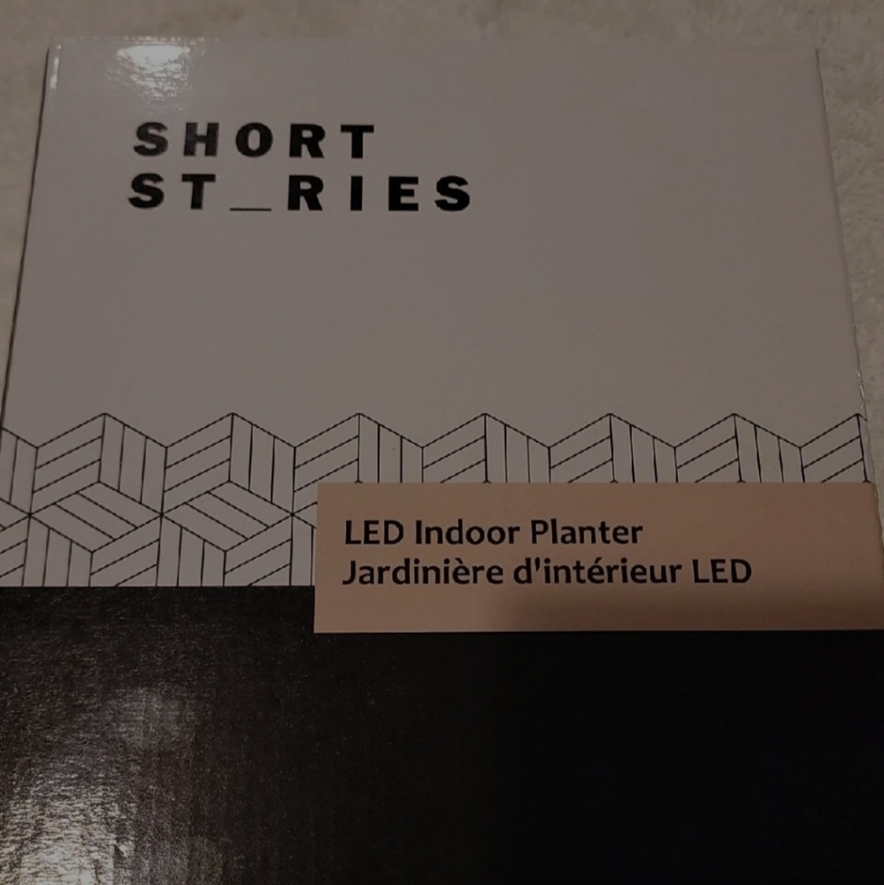 Short stories LED planter